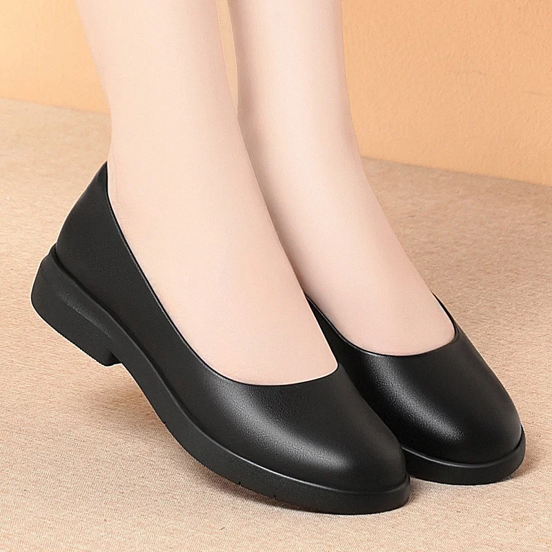 Low Heel Round Toe Work Shoes Black Single Shoes Professional Formal Shoes Women's Shoes Comfortable Middle-Aged Leather Shoes
Low Heel Round Toe Work Shoes Black Single Shoes Professional Formal Shoes Women's Shoes Comfortable Middle-Aged Leather Shoes