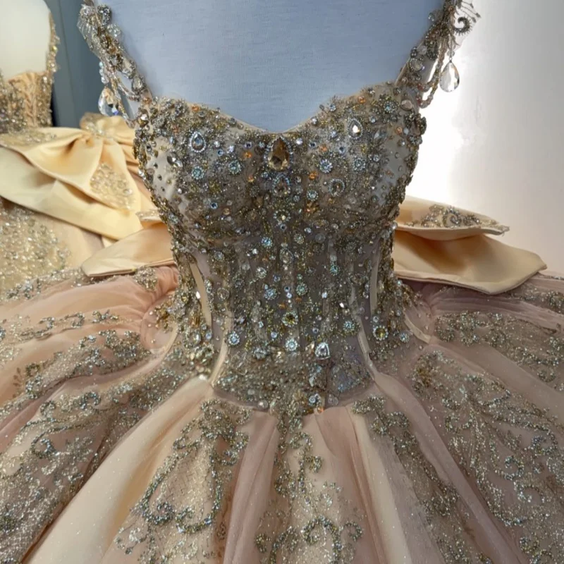 Light Champagne Dress off-shoulder Glitter Flower Decal Lace Layered Ruffles Long tail Bow vestidos de 15 Quinceanera Customize
Light Champagne Dress off-shoulder Glitter Flower Decal Lace Layered Ruffles Long tail Bow vestidos de 15 Quinceanera Customize
