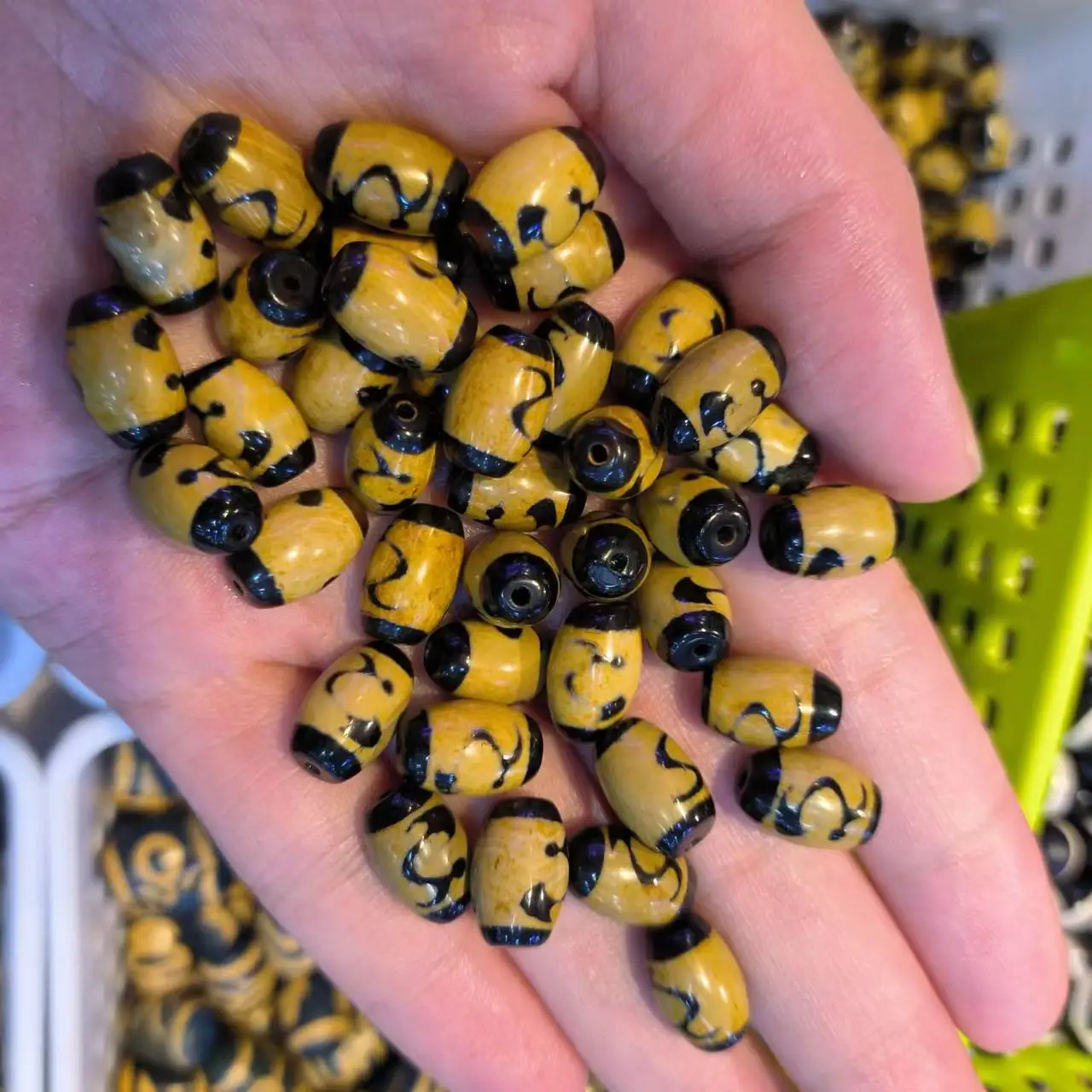 100pcs/lot Natural Ruyi Old Agate Dzi Wholesale yellow black glossy retro wonderful and charming accessories gem jewelry taki
100pcs/lot Natural Ruyi Old Agate Dzi Wholesale yellow black glossy retro wonderful and charming accessories gem jewelry taki