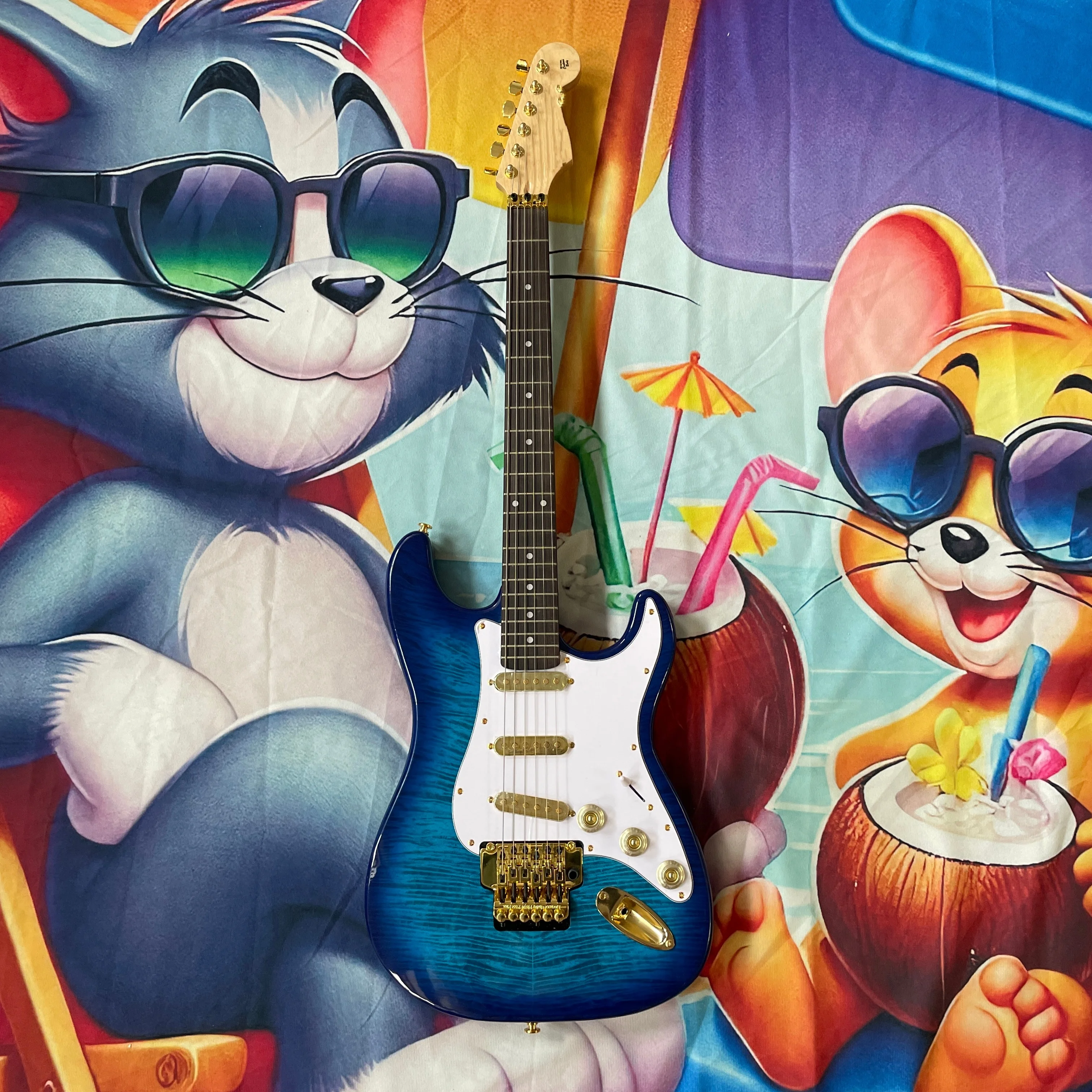 6-String Electric Guitar, Maple Neck 22-Fret Guitar, Double Tremolo System Electric Guitar
6-String Electric Guitar, Maple Neck 22-Fret Guitar, Double Tremolo System Electric Guitar