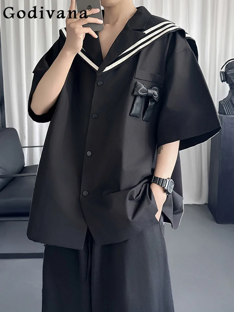 Handsome Sailor Uniform College Short Sleeve Black American Shirt Men Summer Romantic Vintage Navy Collar Leather Bow Shirt Top
Handsome Sailor Uniform College Short Sleeve Black American Shirt Men Summer Romantic Vintage Navy Collar Leather Bow Shirt Top