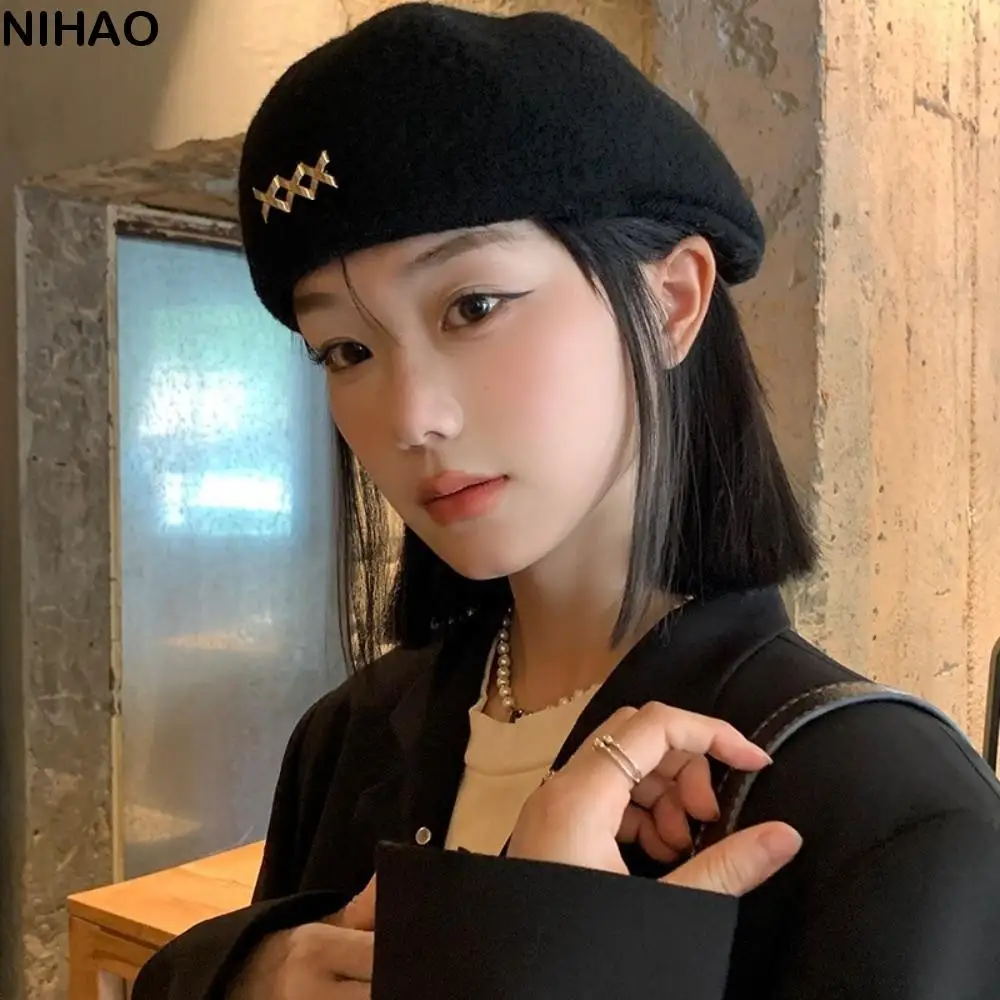 Retro Knitted Woolen Berets Metal Label Solid Color Octagonal Cap Korean Style All-match Newsboy Hat Party
Retro Knitted Woolen Berets Metal Label Solid Color Octagonal Cap Korean Style All-match Newsboy Hat Party