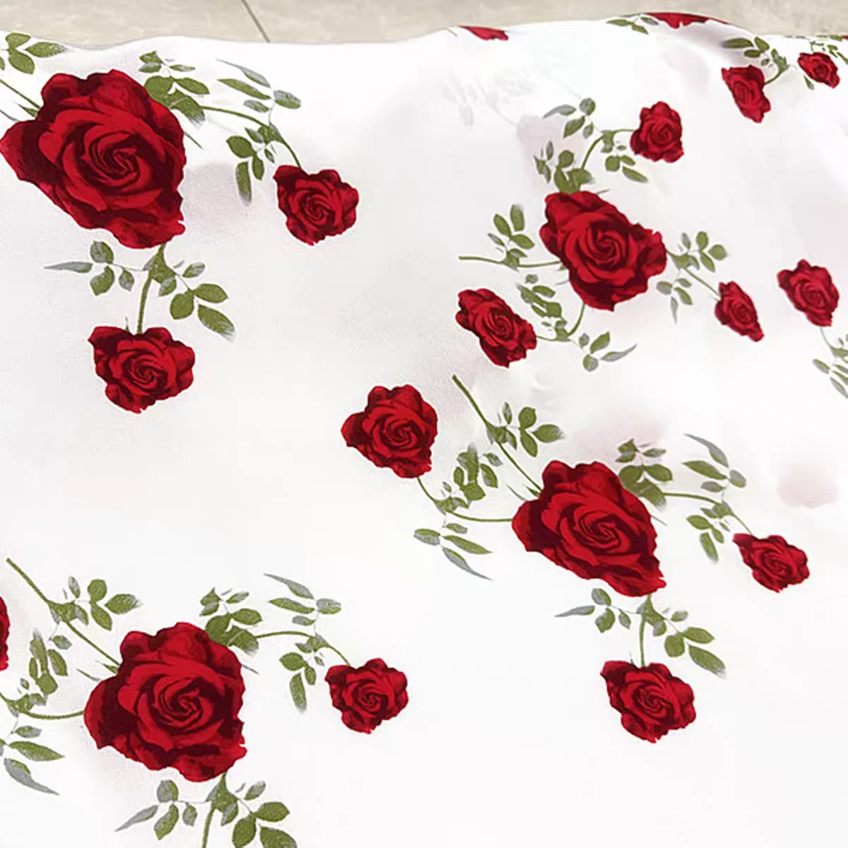 Red Rose Flower Printed Woven Breathable Wide Cloth Comfortable 100% Sand Washed Silk CDC Fabric for Women Summer Shirts Dresses
Red Rose Flower Printed Woven Breathable Wide Cloth Comfortable 100% Sand Washed Silk CDC Fabric for Women Summer Shirts Dresses