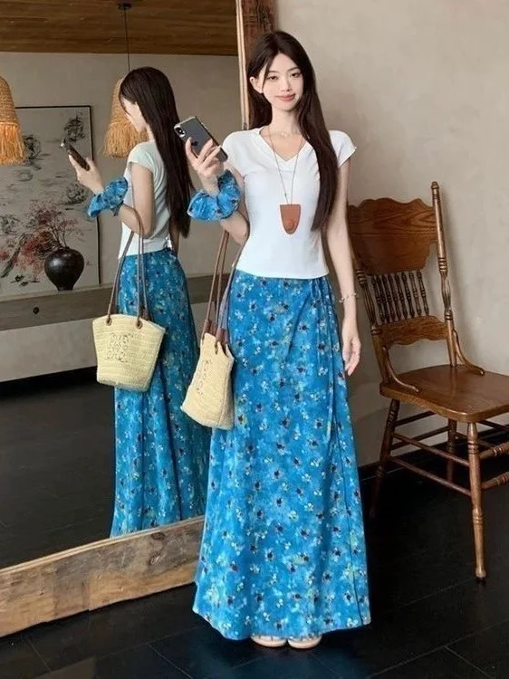 Summer 2026 Floral Oil Painting Halter Neck Short Sleeve T-Shirt And High Waist Skirt Two-Piece Set Women's Fashion Outfit
Summer 2026 Floral Oil Painting Halter Neck Short Sleeve T-Shirt And High Waist Skirt Two-Piece Set Women's Fashion Outfit