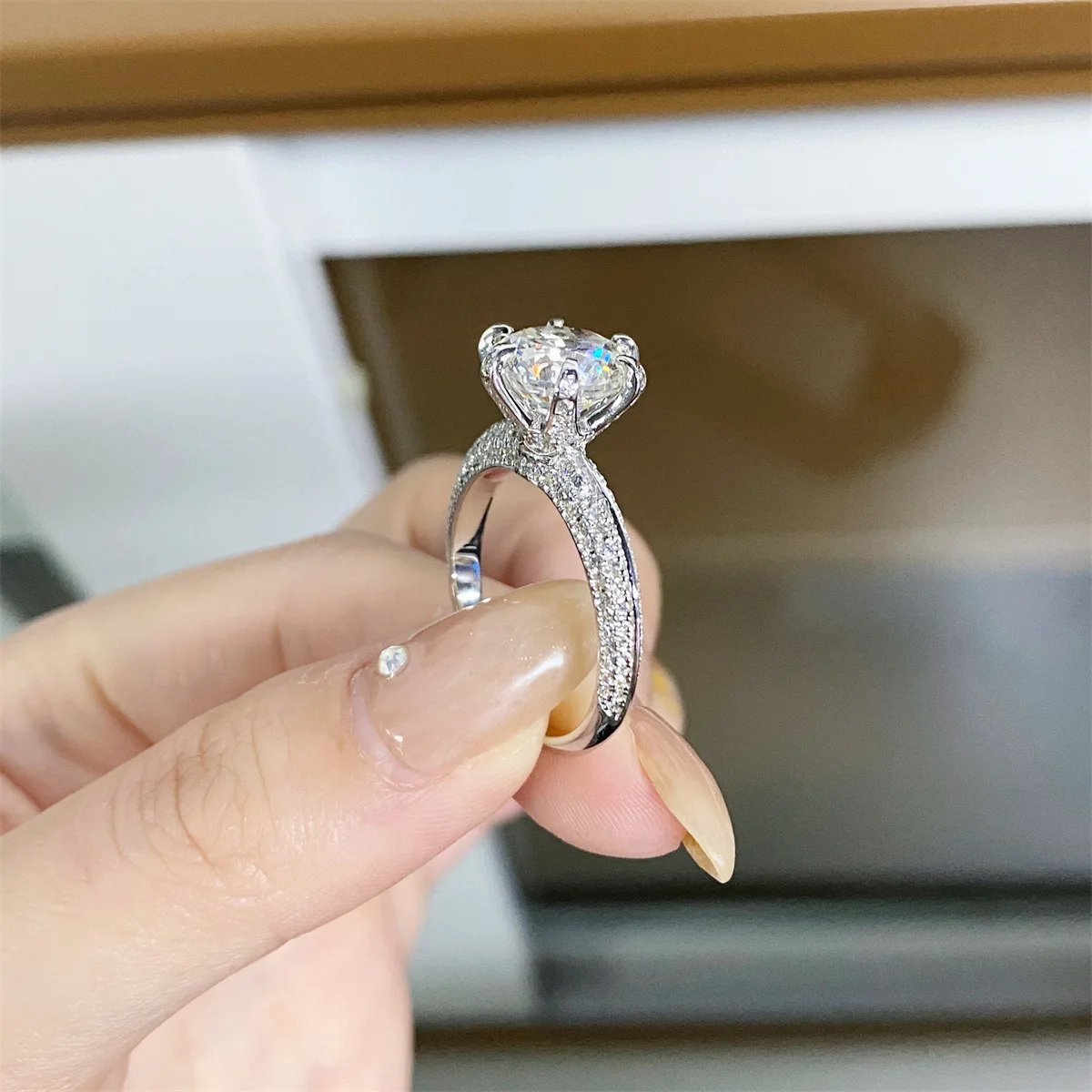 D-color moissanite ring, PT950 platinum diamond ring, moissanite engagement ring
D-color moissanite ring, PT950 platinum diamond ring, moissanite engagement ring