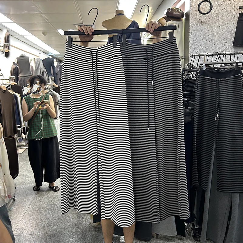 plus Size Women's Striped Elastic Waist Wide Leg Pants High Waist Straight Cut Trousers for Heavy Girls Autumn Spring Slimming
plus Size Women's Striped Elastic Waist Wide Leg Pants High Waist Straight Cut Trousers for Heavy Girls Autumn Spring Slimming