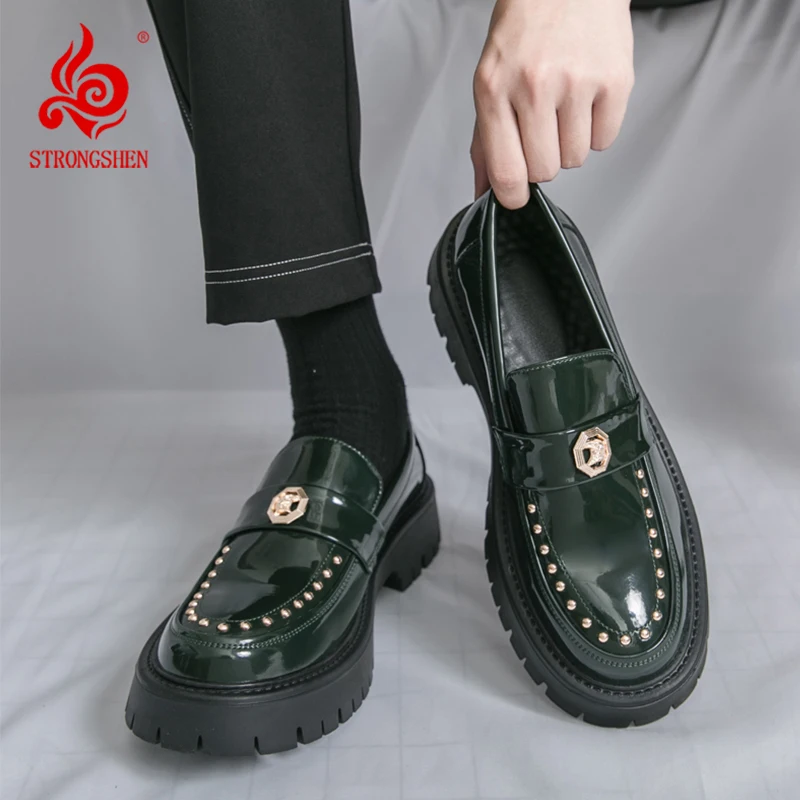 Мужская кожаная обувь, лакированная кожа на толстой подошве с заклепками, износостойкие повседневные деловые лоферы, модная обувь для вечеринок, мужская обувь
Мужская кожаная обувь, лакированная кожа на толстой подошве с заклепками, износостойкие повседневные деловые лоферы, модная обувь для вечеринок, мужская обувь