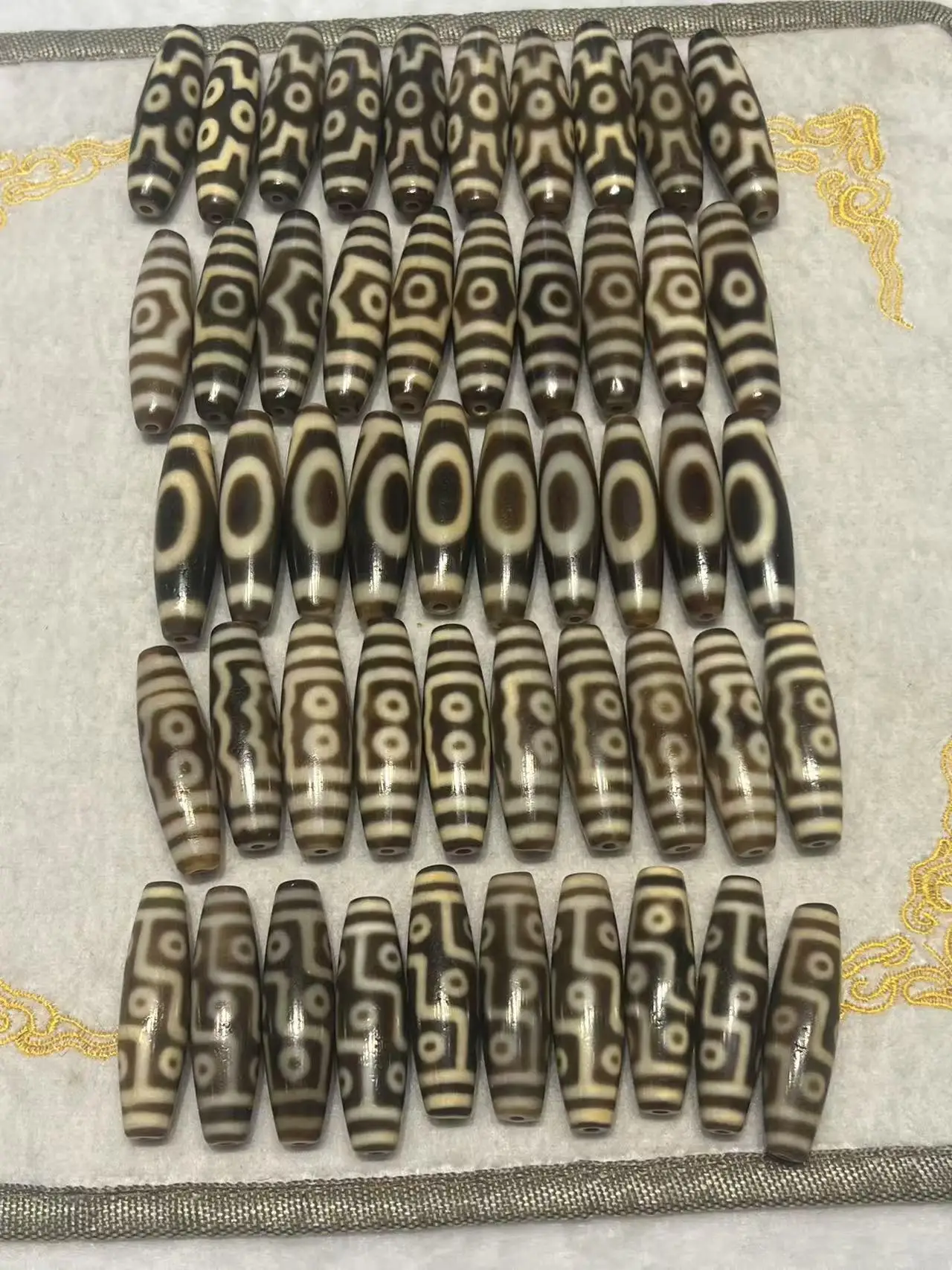 1pcs/lot Limited time discounts Premium variety Ethnic style Weathering of old material Tibetan agate dzi beads wholesale
1pcs/lot Limited time discounts Premium variety Ethnic style Weathering of old material Tibetan agate dzi beads wholesale