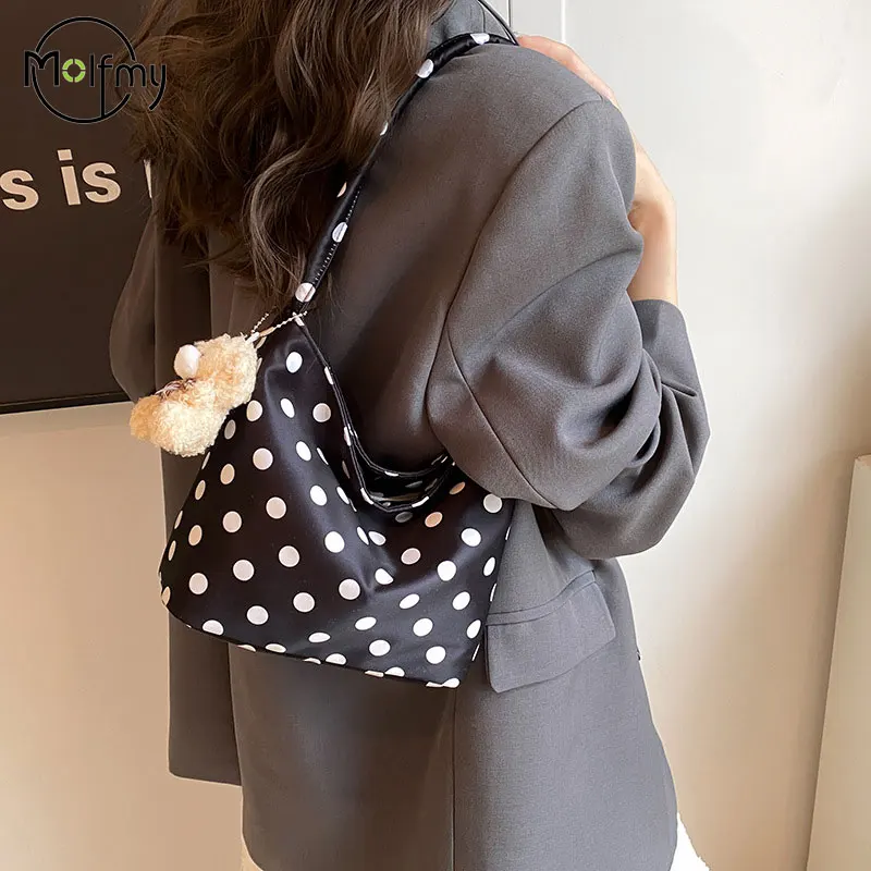 Polka Dot Shoulder Bag with Pendant Shoulder Bags Women Fashionable Canvas Crossbody Tote Bag Single Satchel for Trendy Handbag
Polka Dot Shoulder Bag with Pendant Shoulder Bags Women Fashionable Canvas Crossbody Tote Bag Single Satchel for Trendy Handbag
