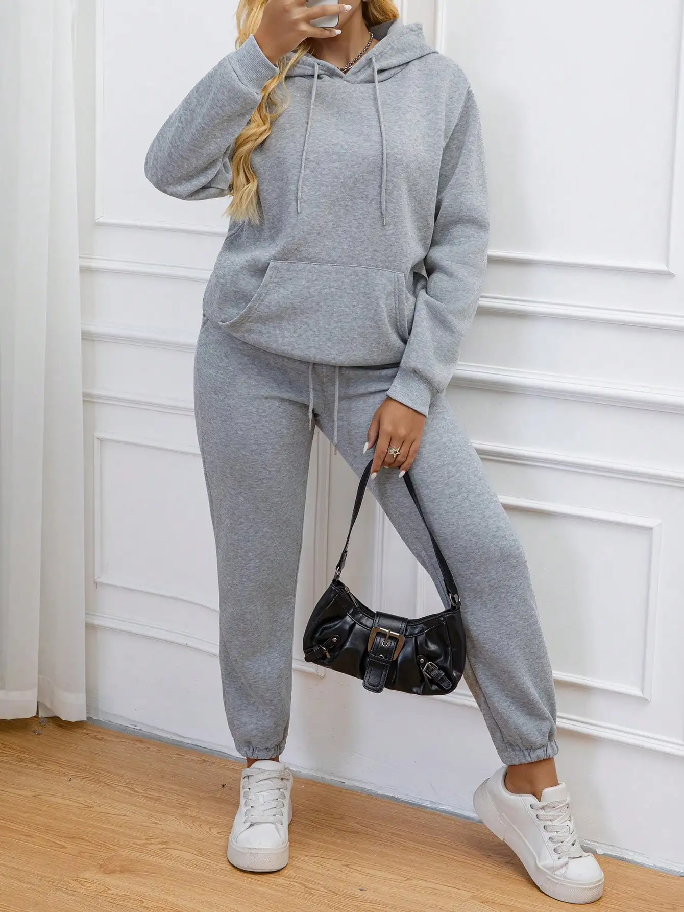 2-Piece Women's Gray Fleece Hoodie and Jogger Set, Loose Fit Casual Sweatshirt & Pants for Autumn Winter
2-Piece Women's Gray Fleece Hoodie and Jogger Set, Loose Fit Casual Sweatshirt & Pants for Autumn Winter