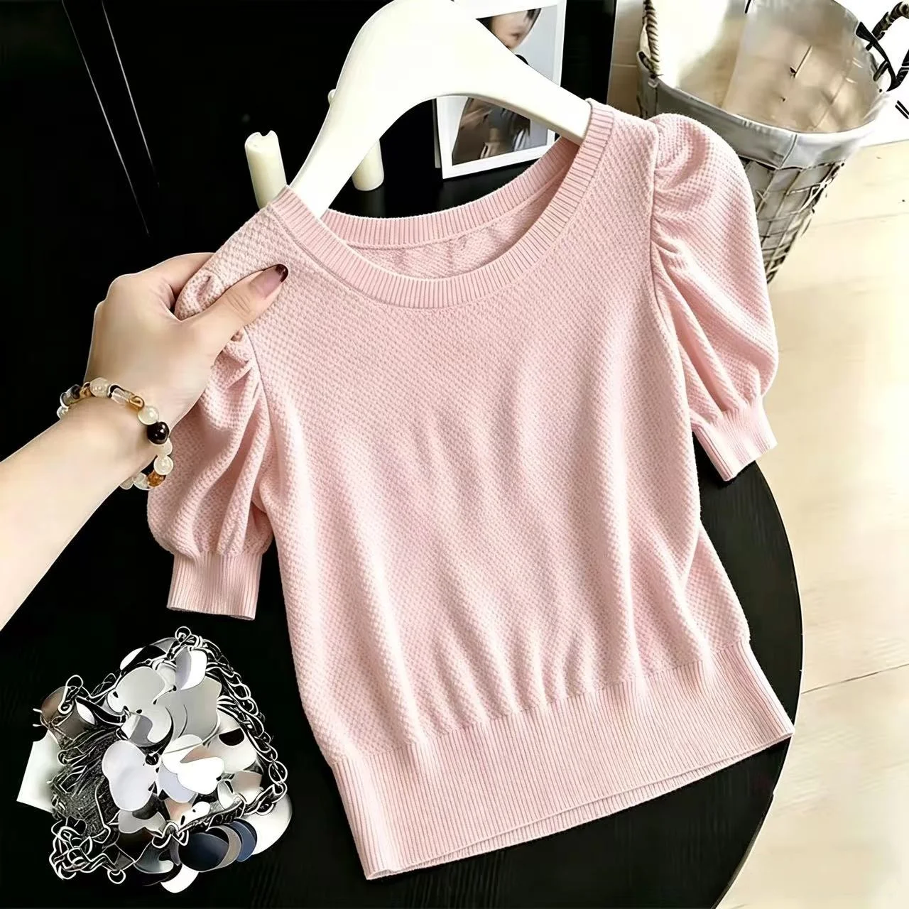 Lightweight Knitted Short Sleeve round Neck Hollow out Color Loose Fit T-Shirt for Women Casual Style Daily Wear
Lightweight Knitted Short Sleeve round Neck Hollow out Color Loose Fit T-Shirt for Women Casual Style Daily Wear