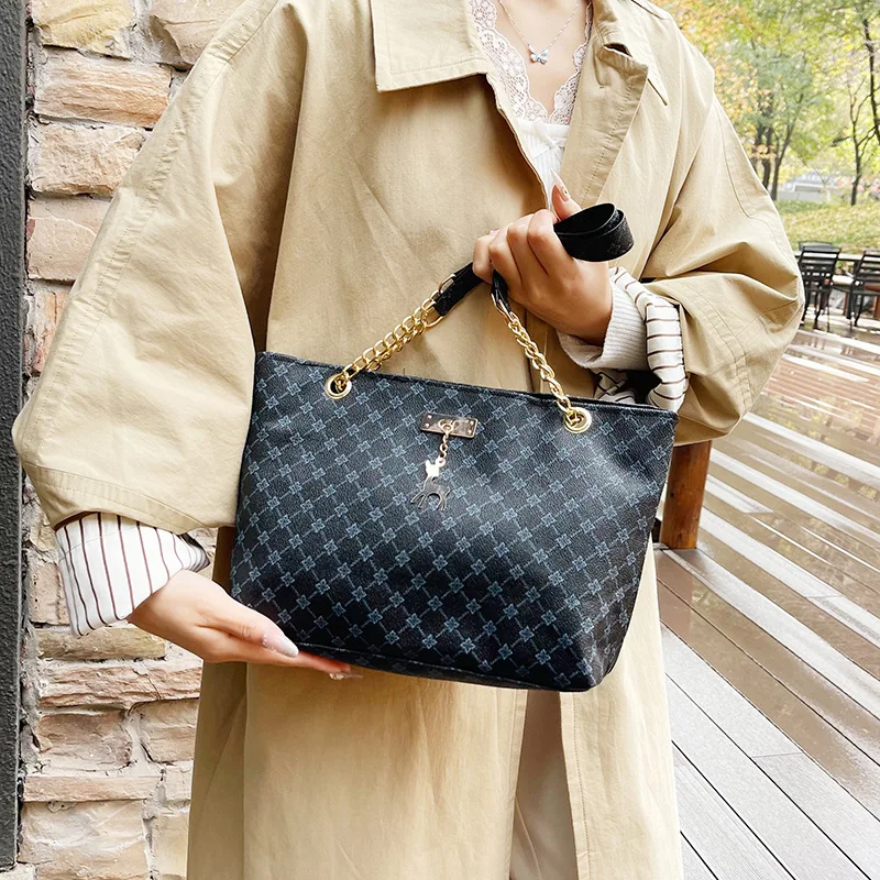 Large Capacity Shoulder Bag Women's PU Leather Handbag Women Tote Bag Fashion Underarm Pouch Harajuku Simple Shopping Bag
Large Capacity Shoulder Bag Women's PU Leather Handbag Women Tote Bag Fashion Underarm Pouch Harajuku Simple Shopping Bag