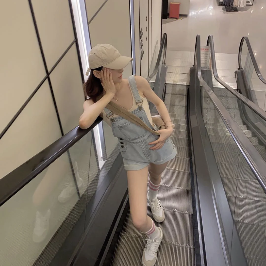 Cute Vintage Denim Overalls Loose Fit orts High Waist Student Sister Casual Summer Jeans Pants Light Blue Color
Cute Vintage Denim Overalls Loose Fit orts High Waist Student Sister Casual Summer Jeans Pants Light Blue Color