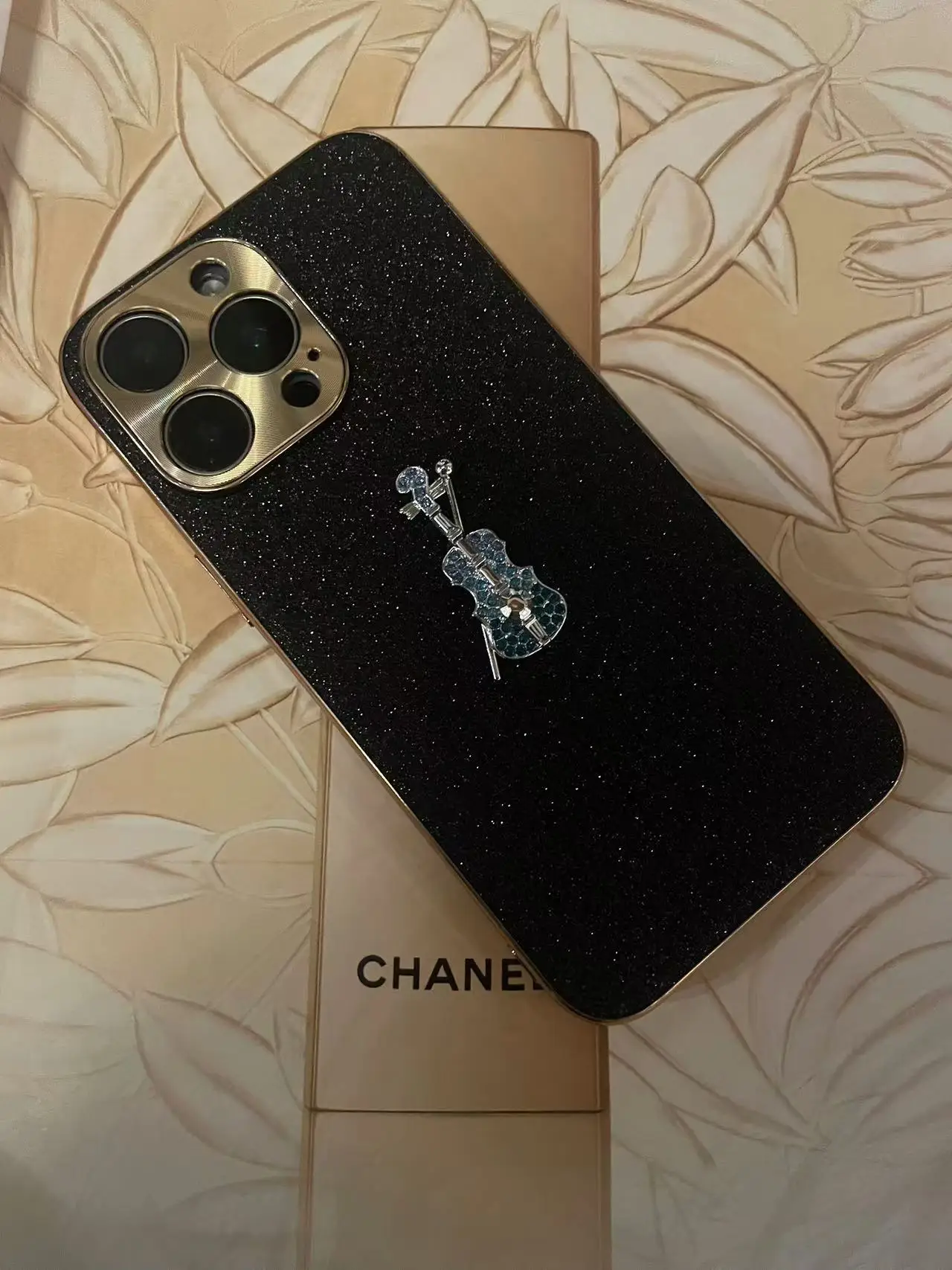Best Luxury black gold diamond fashion lucky designer style iPhone 16 15 14 Pro Max 16 Plus Shockproof Cover for Women and Men
Best Luxury black gold diamond fashion lucky designer style iPhone 16 15 14 Pro Max 16 Plus Shockproof Cover for Women and Men