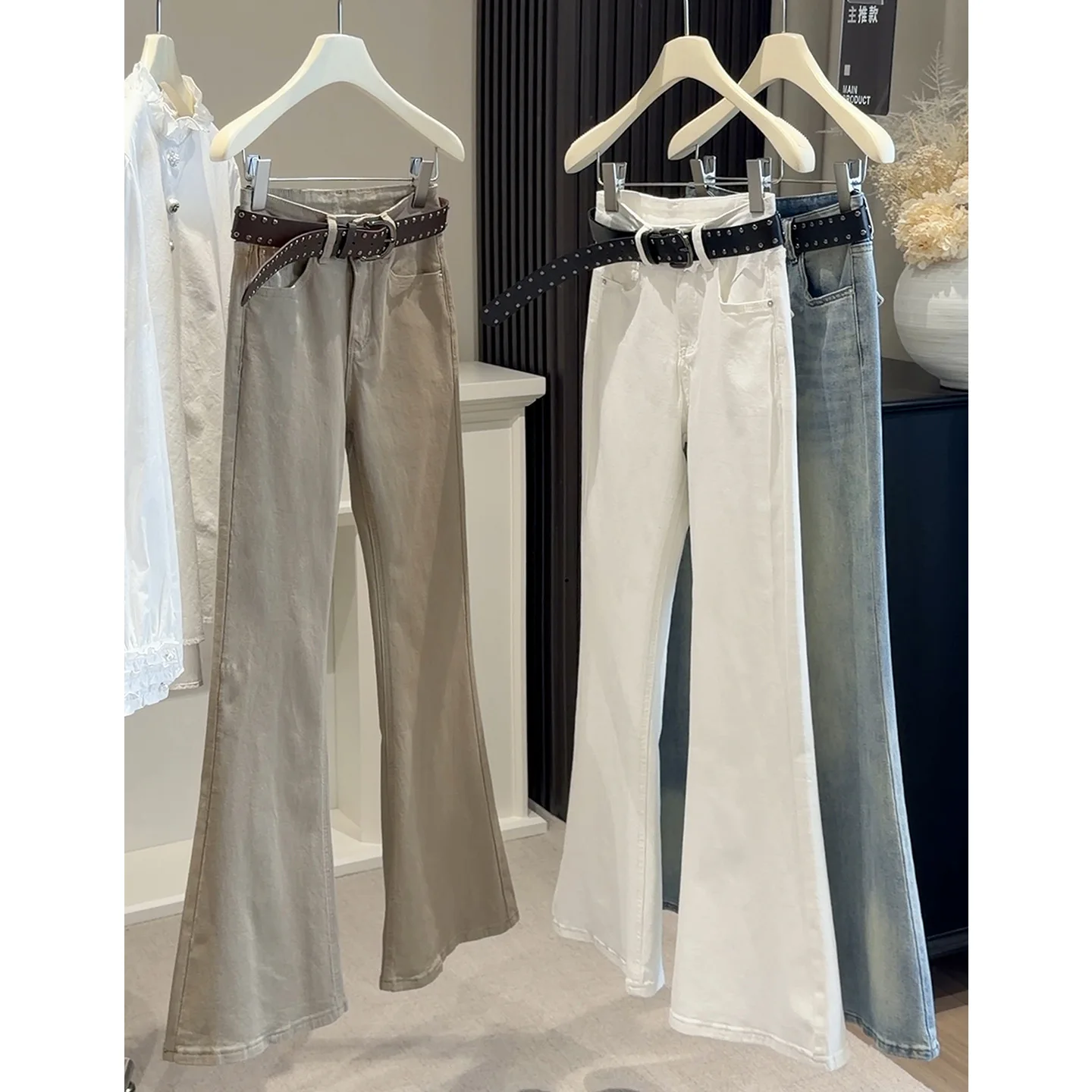 ALPHALMODA Retro Distressed, Stretchy, Bootcut Jeans, for Women, Spring New, High-waist, Slim-fitting, Full-length Trousers
ALPHALMODA Retro Distressed, Stretchy, Bootcut Jeans, for Women, Spring New, High-waist, Slim-fitting, Full-length Trousers