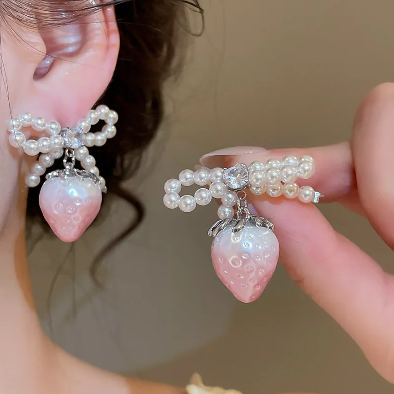 Minar Cute Lovely Pink Gradient Color Resin Strawberry CZ Cubic Zirconia Imitation Pearl Bowknot Drop Earrings for Women Brincos
Minar Cute Lovely Pink Gradient Color Resin Strawberry CZ Cubic Zirconia Imitation Pearl Bowknot Drop Earrings for Women Brincos