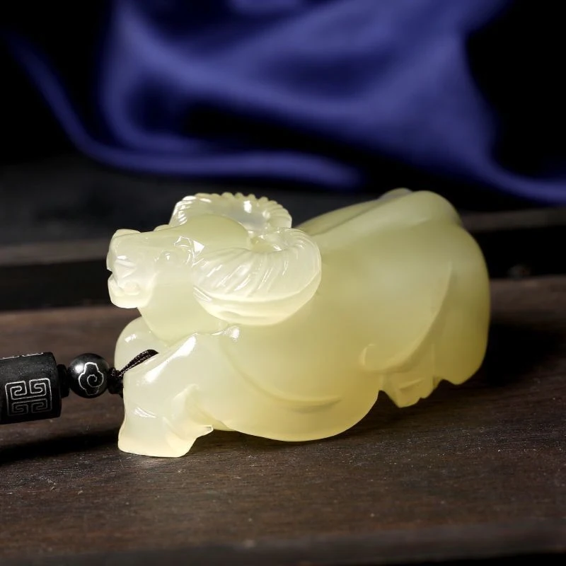Natural bull pendant handpiece men, symbolizing prosperity, jade hand toy, home decoration item
Natural bull pendant handpiece men, symbolizing prosperity, jade hand toy, home decoration item