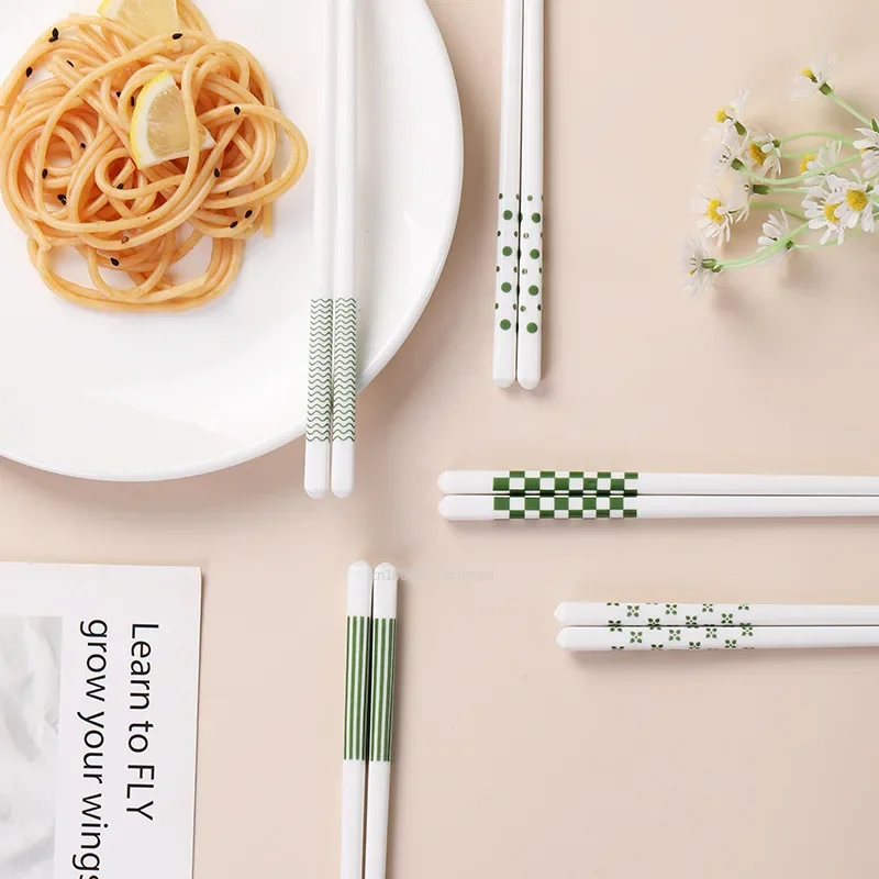 5 пар керамических палочек для еды в стиле Одри Хепберн, новые противоожоговые палочки для суши, устойчивые к высоким температурам китайские палочки для еды
5 пар керамических палочек для еды в стиле Одри Хепберн, новые противоожоговые палочки для суши, устойчивые к высоким температурам китайские палочки для еды