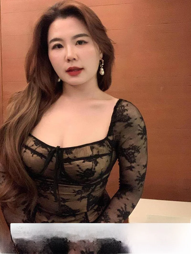Spring New plus Size Lace Shirt Sexy Slim Long Sleeve Knot Square Collar T-Shirt Commute Style High Waist Design
Spring New plus Size Lace Shirt Sexy Slim Long Sleeve Knot Square Collar T-Shirt Commute Style High Waist Design
