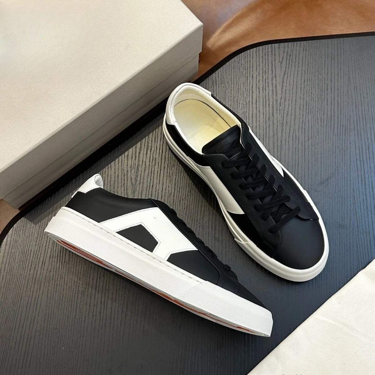 New Men's Spliced Fashion Calfskin Low-Top Sneakers Comfortable Casual Shoes Hot Sale Board Shoes
New Men's Spliced Fashion Calfskin Low-Top Sneakers Comfortable Casual Shoes Hot Sale Board Shoes