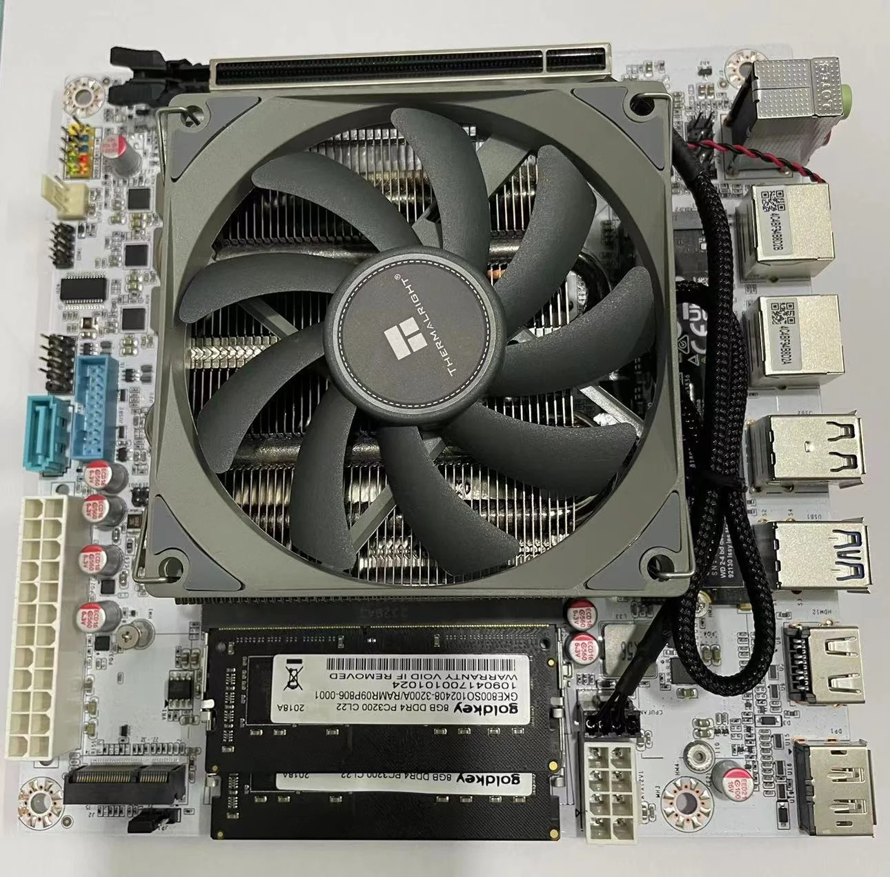 Плата 1270p, интегрированная плата ITX, версия ES, код qxsk, инструмент для мягкой маршрутизации NAS
Плата 1270p, интегрированная плата ITX, версия ES, код qxsk, инструмент для мягкой маршрутизации NAS