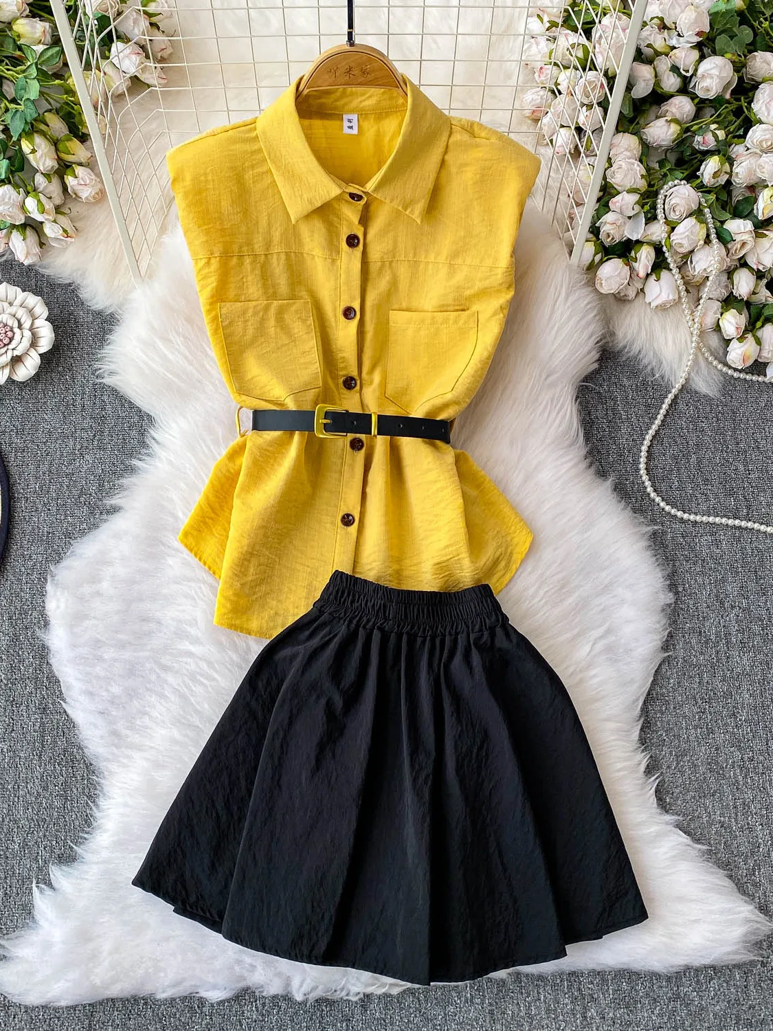 Ele High Waist Vest Svel Anti-Light Top And ort Skirt Two-Piece Set Single Button Flip Collar Design
Ele High Waist Vest Svel Anti-Light Top And ort Skirt Two-Piece Set Single Button Flip Collar Design