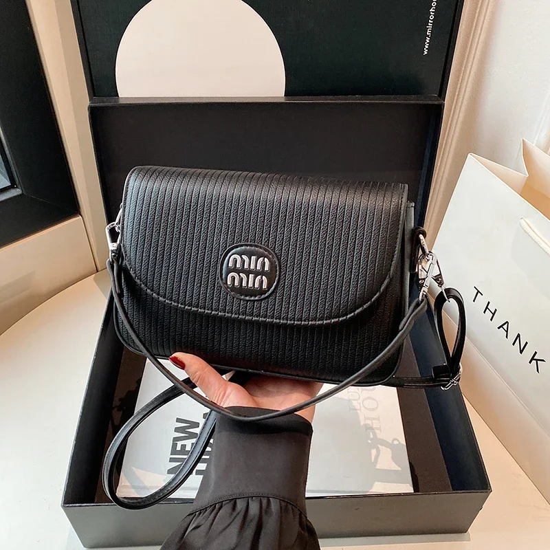 Classic Elegant Women's Messenger Bag - Luxury Leather Crossbody Shoulder Handbag Designer Ladies Tote
Classic Elegant Women's Messenger Bag - Luxury Leather Crossbody Shoulder Handbag Designer Ladies Tote