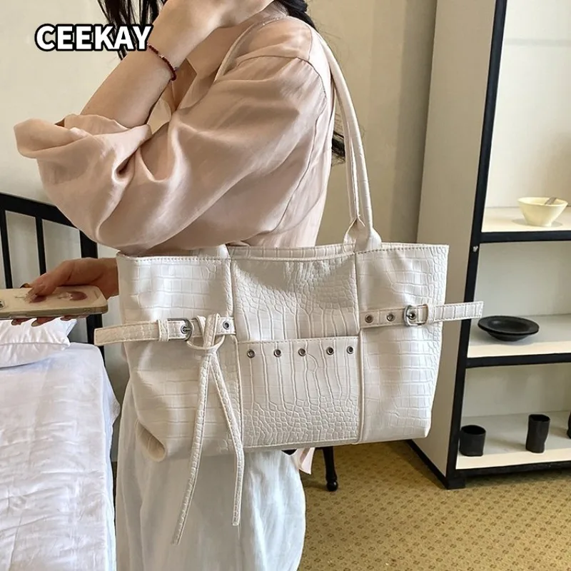 CEEKAY Retro Croc Embossed Faux Leather Small Tote Bag Metal Rivet Hardware Light Portable Shoulder Purse for Coffee Events Soft
CEEKAY Retro Croc Embossed Faux Leather Small Tote Bag Metal Rivet Hardware Light Portable Shoulder Purse for Coffee Events Soft
