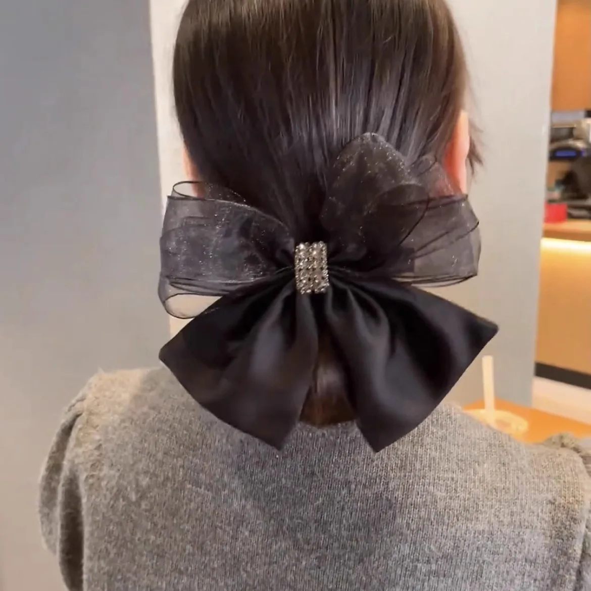 Rhinestone Bow Spring Hair Clip Light Luxury Elegant Versatile Back Head Hair Accessory for Women Daily
Rhinestone Bow Spring Hair Clip Light Luxury Elegant Versatile Back Head Hair Accessory for Women Daily