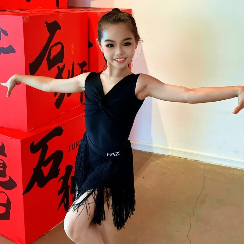 New Latin Dance Dress for Children 2024 New Black Tank Top Split Set for Girls' Training and Performance costume set
New Latin Dance Dress for Children 2024 New Black Tank Top Split Set for Girls' Training and Performance costume set