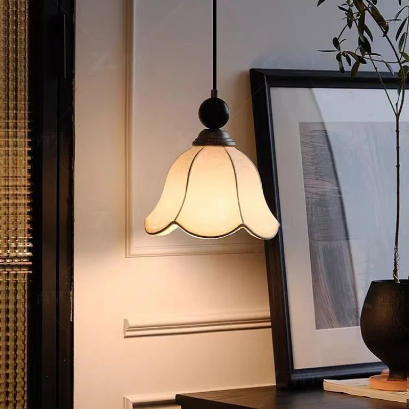 Bedroom small chandelier retro entrance bar minimalist high-end bedside chandelier
Bedroom small chandelier retro entrance bar minimalist high-end bedside chandelier