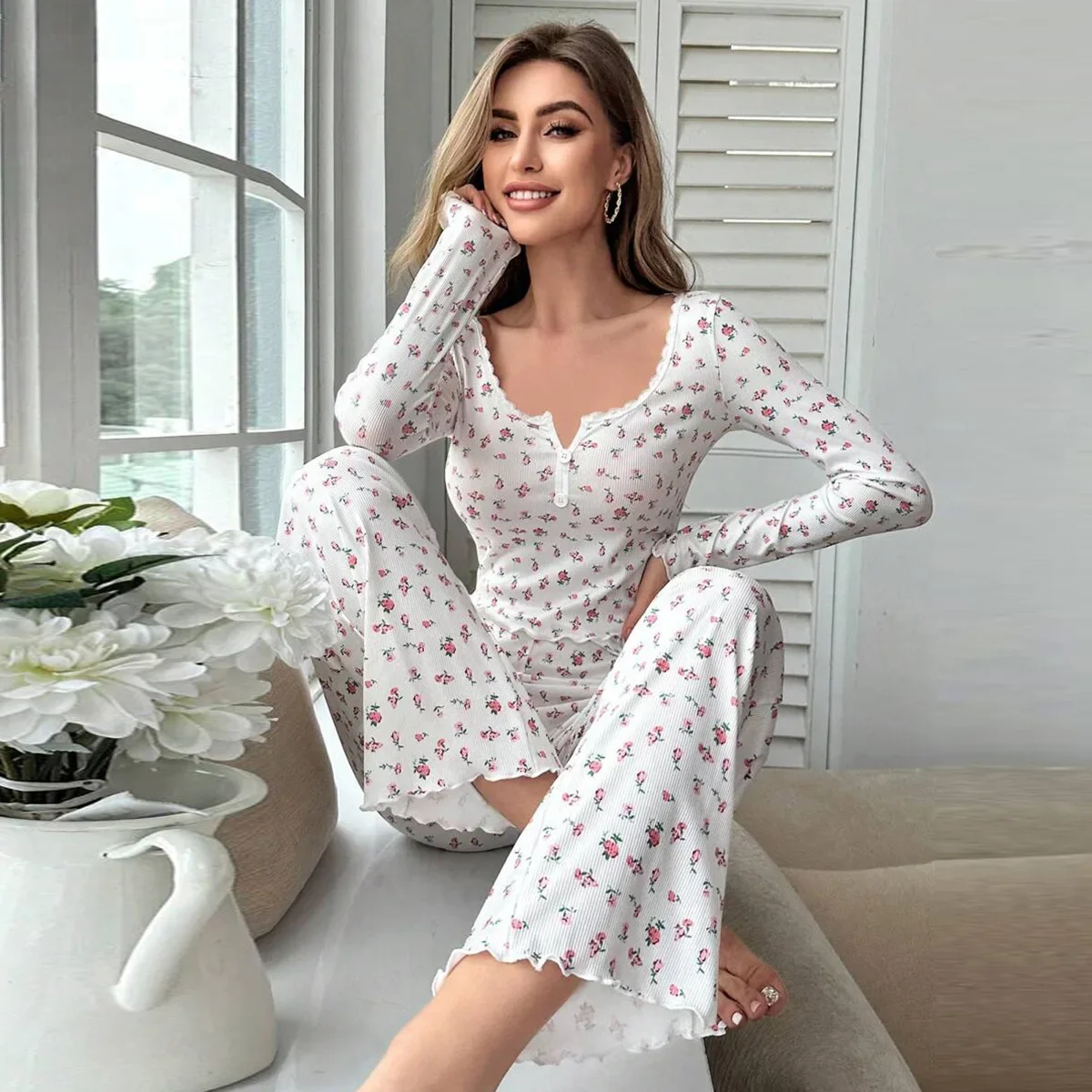 Sleepwear Women Floral Print Lettuce Trim Top with Long Pant Lovely Loungewear Full Sleeve Nightwear Spring Autumn Pajamas Set
Sleepwear Women Floral Print Lettuce Trim Top with Long Pant Lovely Loungewear Full Sleeve Nightwear Spring Autumn Pajamas Set