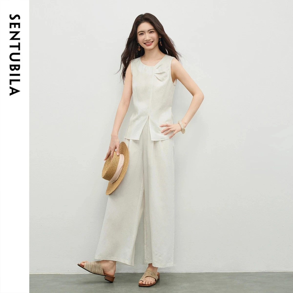SENTUBILA Women Flax Lyocell Set Irregular Collar Tie Chiffon Top and Cuffed Wide-leg Pants Set 2026 Summer Commuter 162ZA6067Z
SENTUBILA Women Flax Lyocell Set Irregular Collar Tie Chiffon Top and Cuffed Wide-leg Pants Set 2026 Summer Commuter 162ZA6067Z