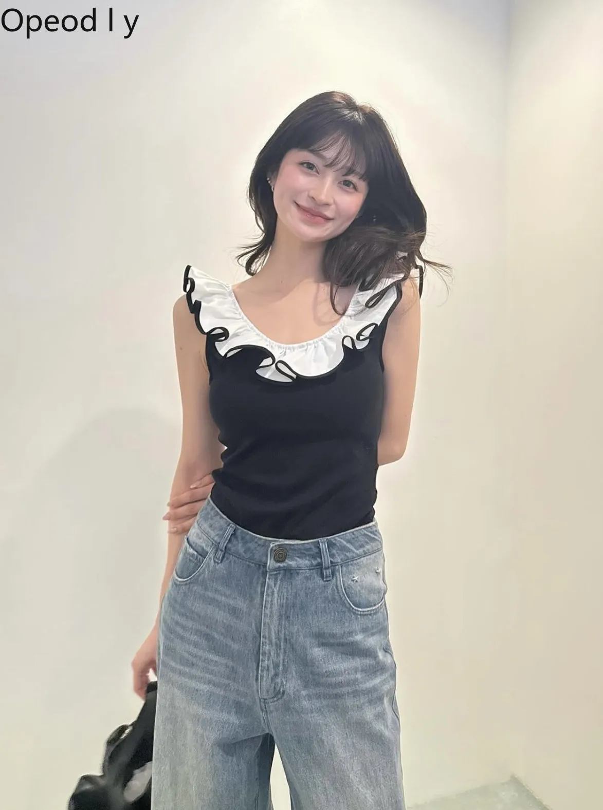 New 2026 Japanese fashion elegant sweet temperament design sense lace collar chest pad onesie top sexy girl temperament vest
New 2026 Japanese fashion elegant sweet temperament design sense lace collar chest pad onesie top sexy girl temperament vest