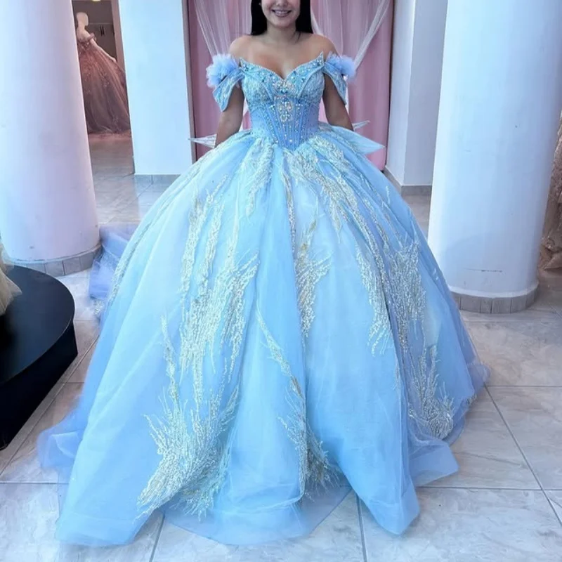 Customized sky blue Quinceanera Dresses Off the Shoulder Tull wing sequin applique crystal 3D flower Vestido De 15 Quinceanera
Customized sky blue Quinceanera Dresses Off the Shoulder Tull wing sequin applique crystal 3D flower Vestido De 15 Quinceanera