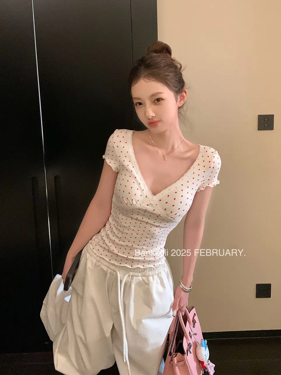 Love Printed Short Sleeve Lace T-shirt Women's Summer New V-neck Simple Sweet Hot Girl Short Top
Love Printed Short Sleeve Lace T-shirt Women's Summer New V-neck Simple Sweet Hot Girl Short Top