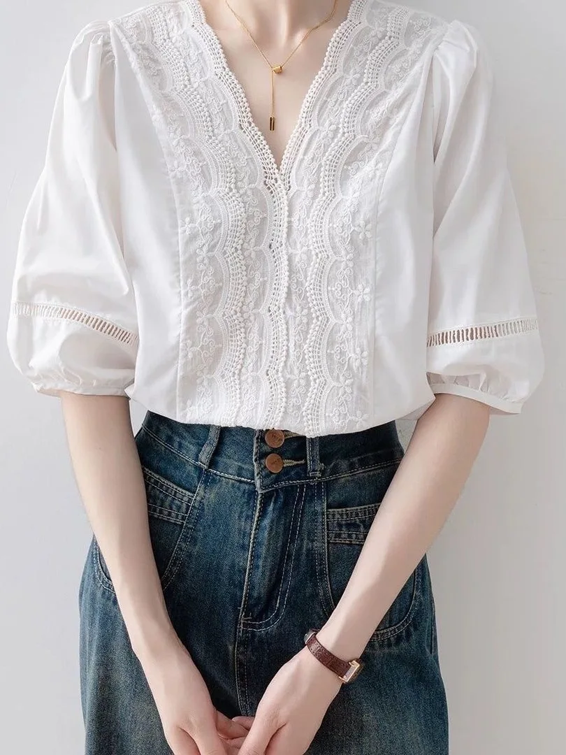 French Style Loose Bubble Sleeve Blouse Women's V-neck Hollow out Lace Trim Slimming Top Summer New Arrival Casual Wear
French Style Loose Bubble Sleeve Blouse Women's V-neck Hollow out Lace Trim Slimming Top Summer New Arrival Casual Wear