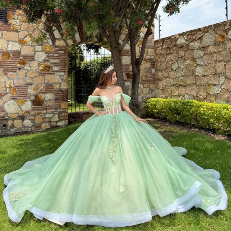 Customized Shiny Mint Green Quinceanera Dresses Off the Shoulder Tull applique flower Lace Vestido De 15 Quinceanera
Customized Shiny Mint Green Quinceanera Dresses Off the Shoulder Tull applique flower Lace Vestido De 15 Quinceanera