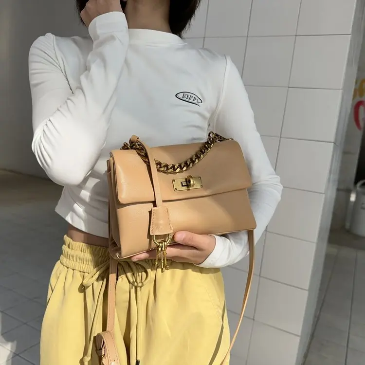 Recycled PU Cream Shoulder Bag 2025 SS Water-Resistant Lining & Adjustable Chain Strap for Shopping/Weekend/Business Trip
Recycled PU Cream Shoulder Bag 2025 SS Water-Resistant Lining & Adjustable Chain Strap for Shopping/Weekend/Business Trip