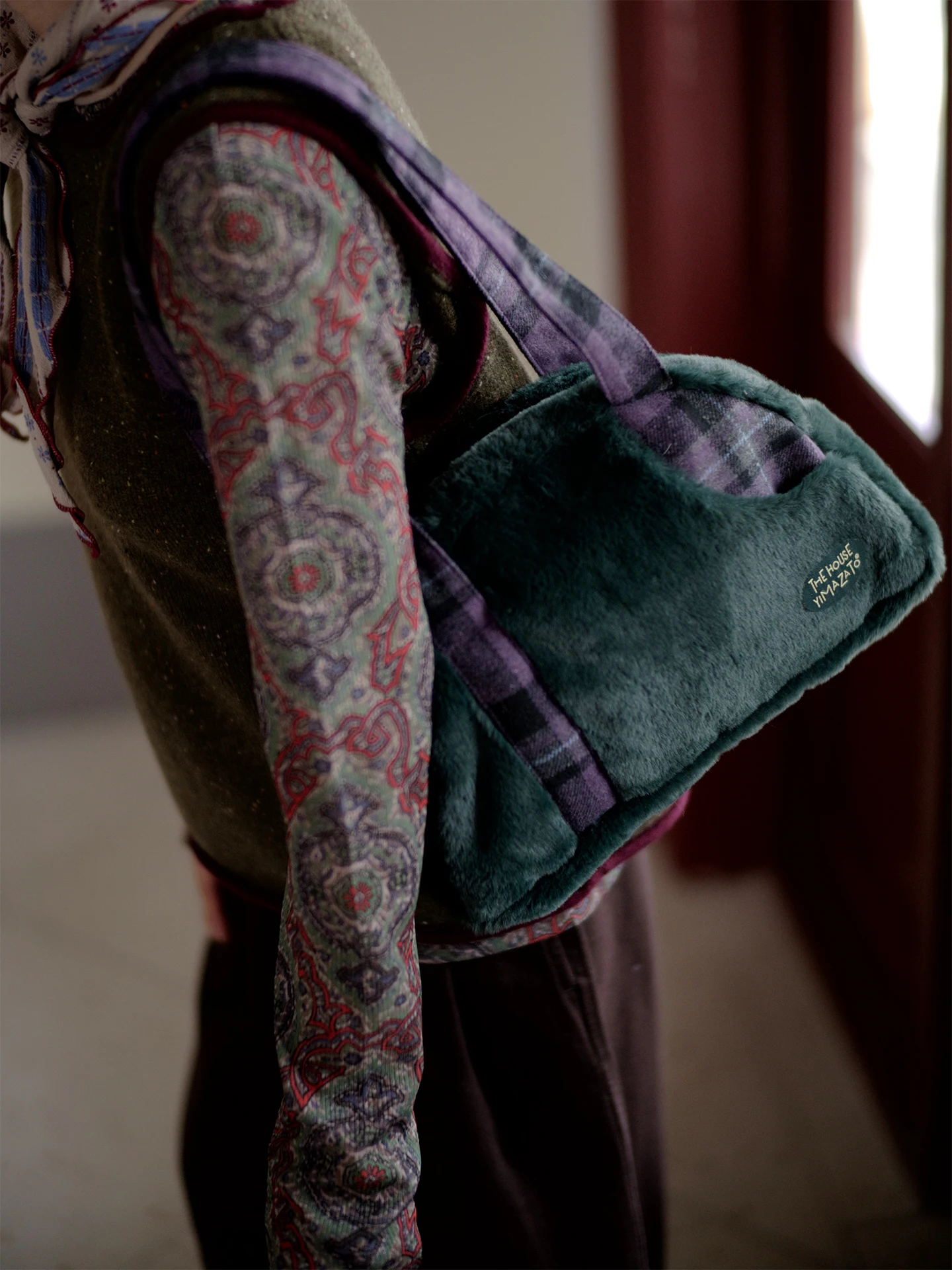 Original Housedesign Plush Handbag Retro Casual Underarm Bag Commuter Single Shoulder Bag Women Autumn Winter New Style Soft ...
Original Housedesign Plush Handbag Retro Casual Underarm Bag Commuter Single Shoulder Bag Women Autumn Winter New Style Soft ...