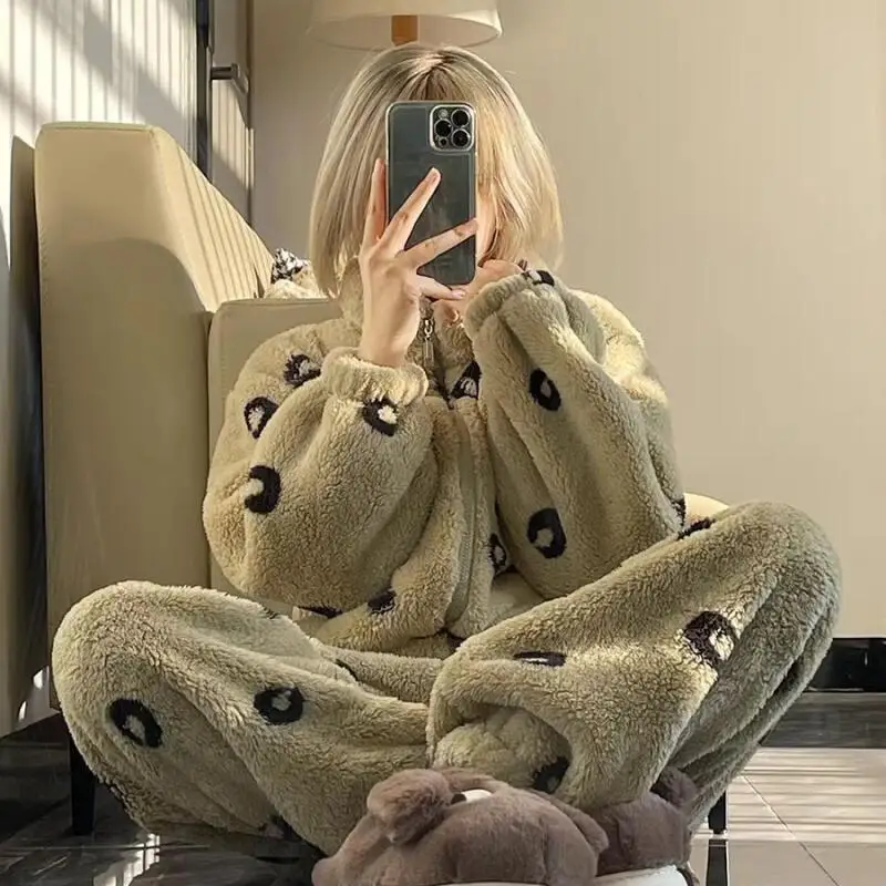 Thicken Women's Pajama Set Winter Soft Pj Set Keep Warm Nightwear Fleece-Lined Sleepwear Minimalist Girl Stand Collar Homewear
Thicken Women's Pajama Set Winter Soft Pj Set Keep Warm Nightwear Fleece-Lined Sleepwear Minimalist Girl Stand Collar Homewear
