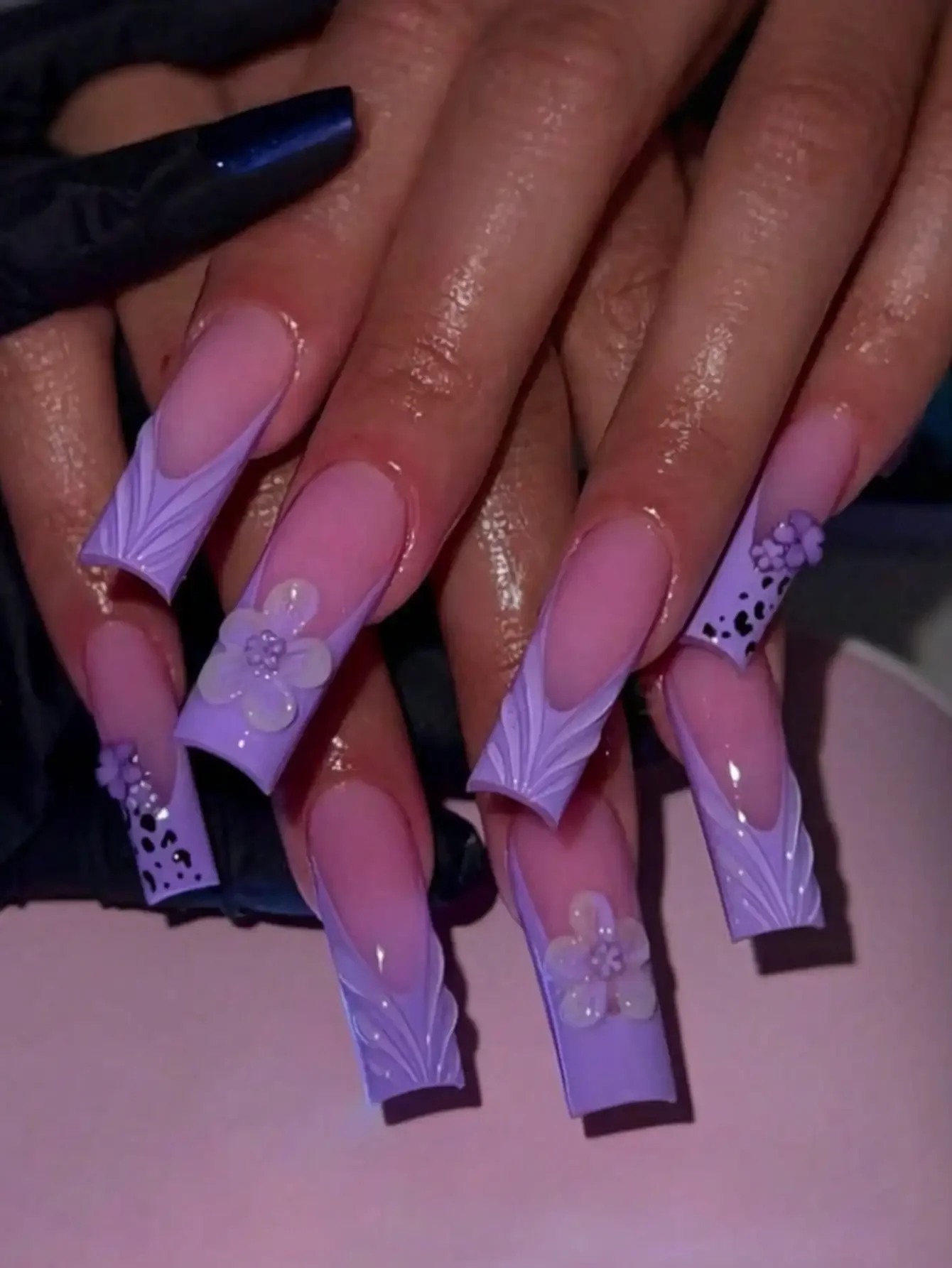 24pcs Purple French Manicure Nail Stickers, Rectangular, Nude Color, With 3D Floral And Wave Line Art Design, Leopard Print Decor, Minimalist Style, Smooth Surface, Full Coverage Fake Nails, Suitable For Women And Girls Daily Wear
24pcs Purple French Manicure Nail Stickers, Rectangular, Nude Color, With 3D Floral And Wave Line Art Design, Leopard Print Decor, Minimalist Style, Smooth Surface, Full Coverage Fake Nails, Suitable For Women And Girls Daily Wear
