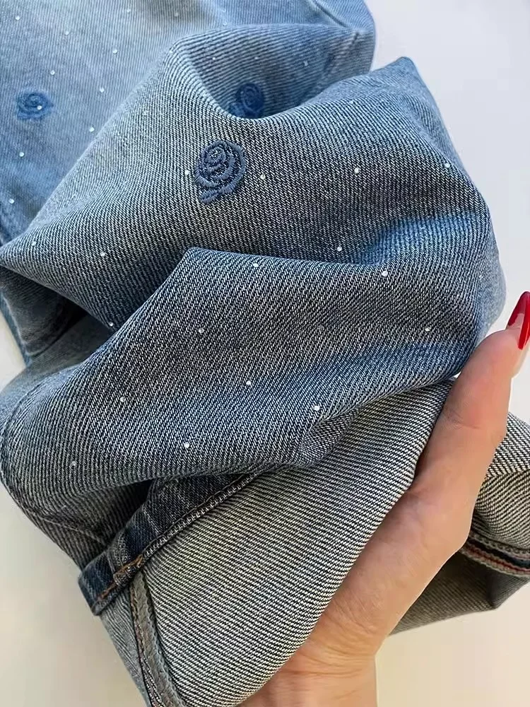 Retro American Blue Embroidered Rhinestone Rose Jeans High Waist Heavy Wash Slim Straight Leg Denim Pants Women's Fashion
Retro American Blue Embroidered Rhinestone Rose Jeans High Waist Heavy Wash Slim Straight Leg Denim Pants Women's Fashion