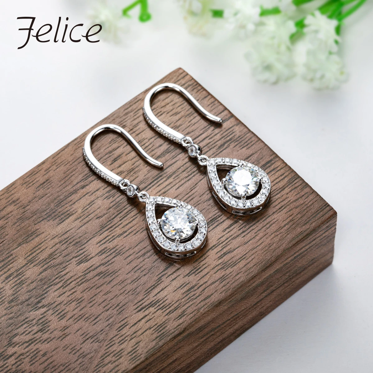 Серьги-подвески Felice женские из серебра 6,5 пробы с муассанитом 1 карат, 925 мм, с цветными бриллиантами Cer D
Серьги-подвески Felice женские из серебра 6,5 пробы с муассанитом 1 карат, 925 мм, с цветными бриллиантами Cer D