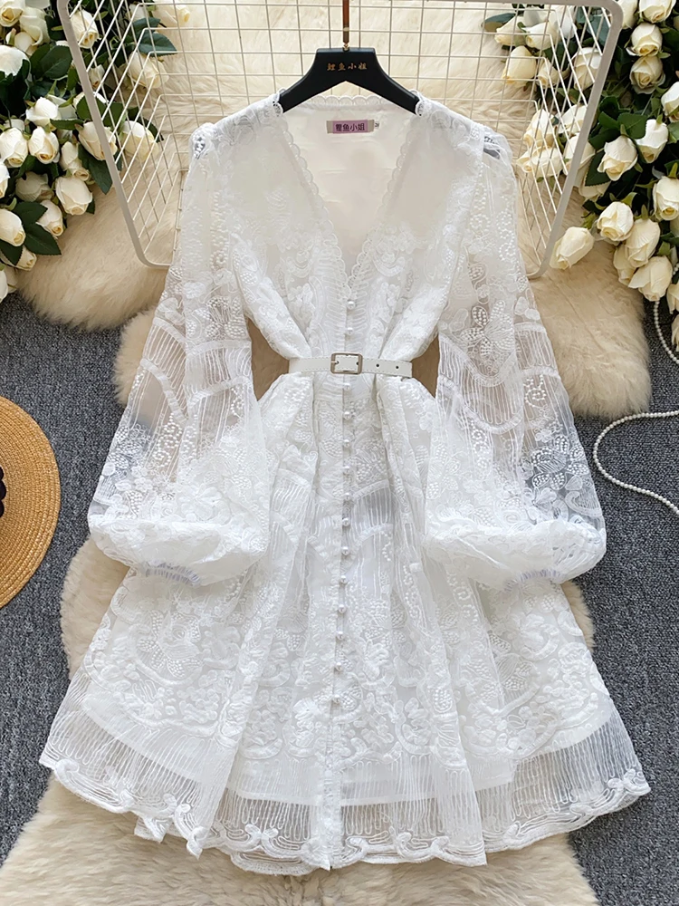 Spring Summer New French Retro Palace Style Mesh Dress Women's Embroidered Slim Fit Mini White Lace Exquisite Dress S60
Spring Summer New French Retro Palace Style Mesh Dress Women's Embroidered Slim Fit Mini White Lace Exquisite Dress S60