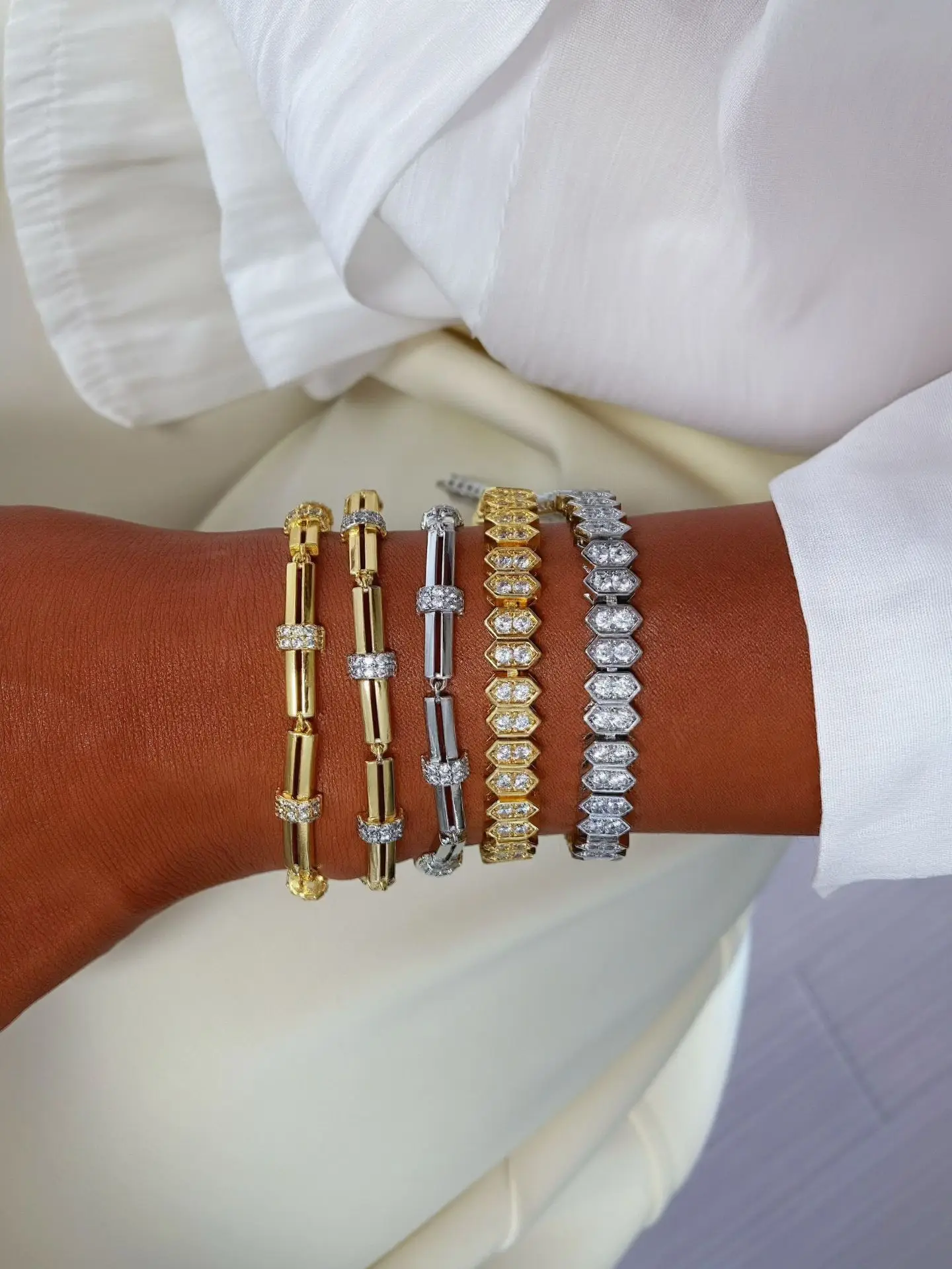 2pcs High quality fashion brushed square diamond bracelet for women luxury rhombus bangles banquet jewelry giftcsd
2pcs High quality fashion brushed square diamond bracelet for women luxury rhombus bangles banquet jewelry giftcsd