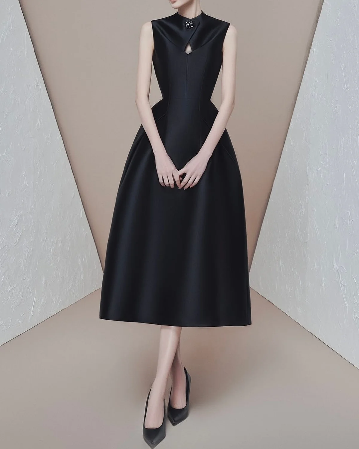 Customized High Quality Satin Crystal Evening Dresses Graceful Sleeveless Crew Neck Celebrity Gowns Custom Made Cockta
Customized High Quality Satin Crystal Evening Dresses Graceful Sleeveless Crew Neck Celebrity Gowns Custom Made Cockta