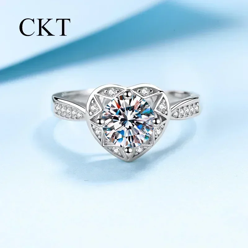 18K White Gold Luxury Women's Platinum Pt950 Star Wish Diamond Rings Set with 1 Carat Moissanite Ring Wedding Fine Jewelry Gift
18K White Gold Luxury Women's Platinum Pt950 Star Wish Diamond Rings Set with 1 Carat Moissanite Ring Wedding Fine Jewelry Gift