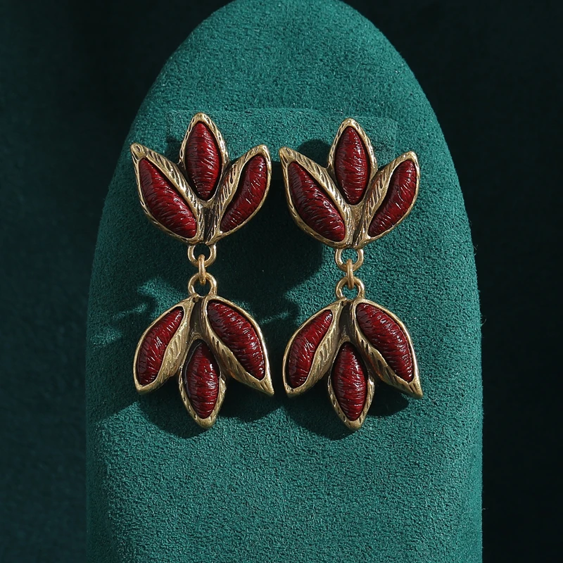 Retro Antique Jewelry Gold Color Red Stone Horse Eye Palm Flower Drop Earrings Vintage for Woman Accessories New 2025 Luxury
Retro Antique Jewelry Gold Color Red Stone Horse Eye Palm Flower Drop Earrings Vintage for Woman Accessories New 2025 Luxury