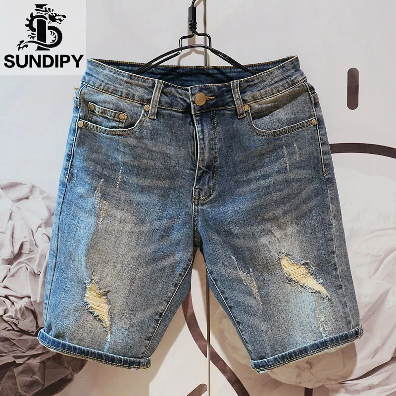 2025Summer Trendy Brand Men's Denim 5/5 Shorts Korean Edition Ins Style Fashion Straight Tube Piercing Middle Pants
2025Summer Trendy Brand Men's Denim 5/5 Shorts Korean Edition Ins Style Fashion Straight Tube Piercing Middle Pants